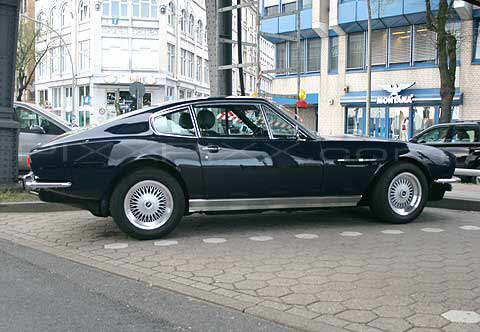 11-06674s Aston Martin DBS V8