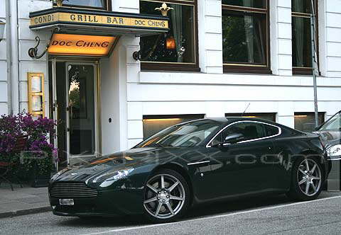 11-08032s Aston Martin Vantage V8