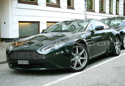 11-08044s Aston Martin Vantage V8