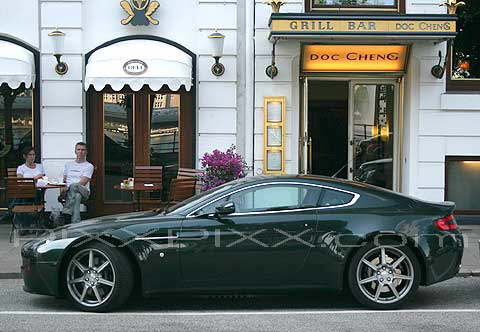 11-08045s Aston Martin Vantage V8