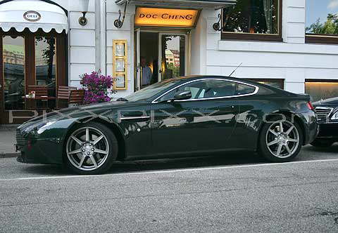 11-08046s Aston Martin Vantage V8